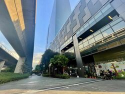 Vision Exchange (D22), Retail #506809341
